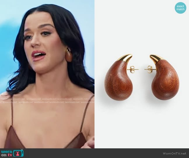 Katy Perry’s wood earrings on American Idol