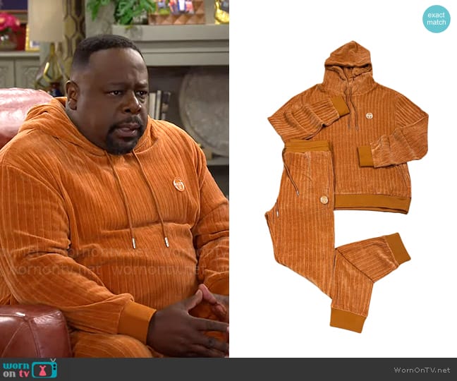 Sergio Tacchini Chenille Hoodie Sweat Suit in Bombay Brown worn by Calvin (Cedric The Entertainer) on The Neighborhood