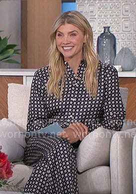 Amanda's printed shirt and pants set on The Talk