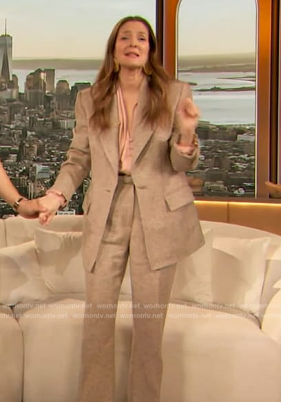 Drew's beige marled blazer and pants on The Drew Barrymore Show