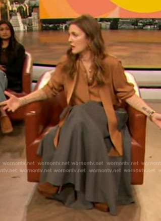 Drew's gray skirt and belt on The Drew Barrymore Show