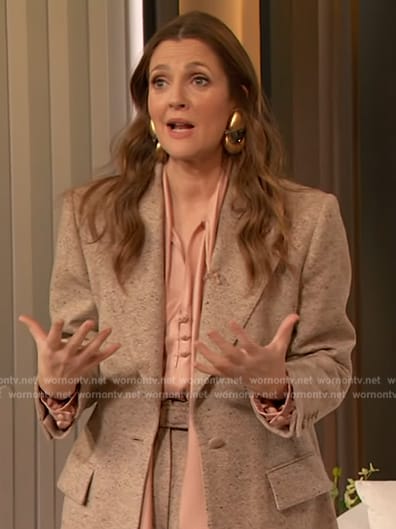 Drew’s beige marled blazer and pants on The Drew Barrymore Show