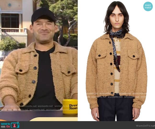 Tony Romo’s beige teddy jacket on The Drew Barrymore Show