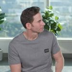 Tarek El Moussa’s gray logo tee on E! News