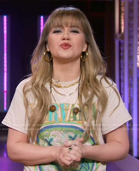 Kelly’s Nirvana graphic tee on The Kelly Clarkson Show