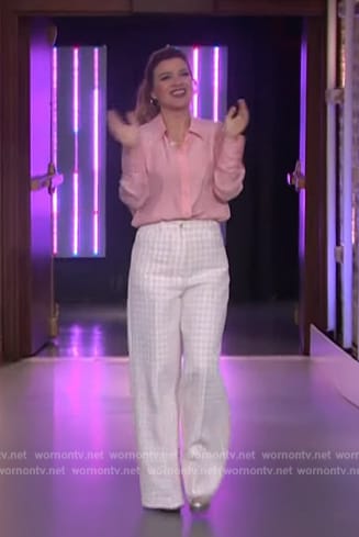 Kelly’s pink tweed check pants on The Kelly Clarkson Show