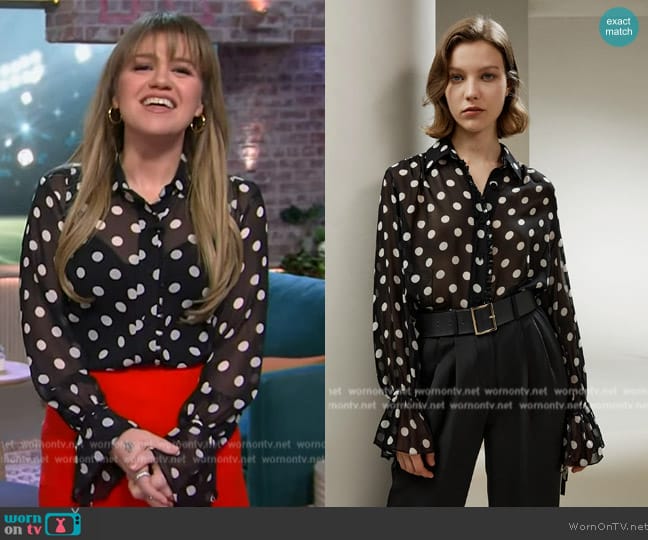 WornOnTV: Kelly’s black polka dot print tie cuff blouse on The Kelly ...