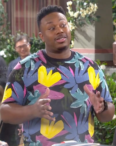 Marty's multicolor printed t-shirt on The Neighborhood