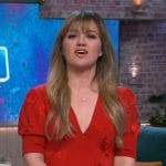 Kelly’s red floral v-neck dress on The Kelly Clarkson Show