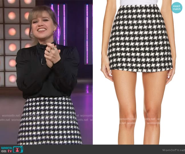 Kelly’s houndstooth print mini skirt on The Kelly Clarkson Show