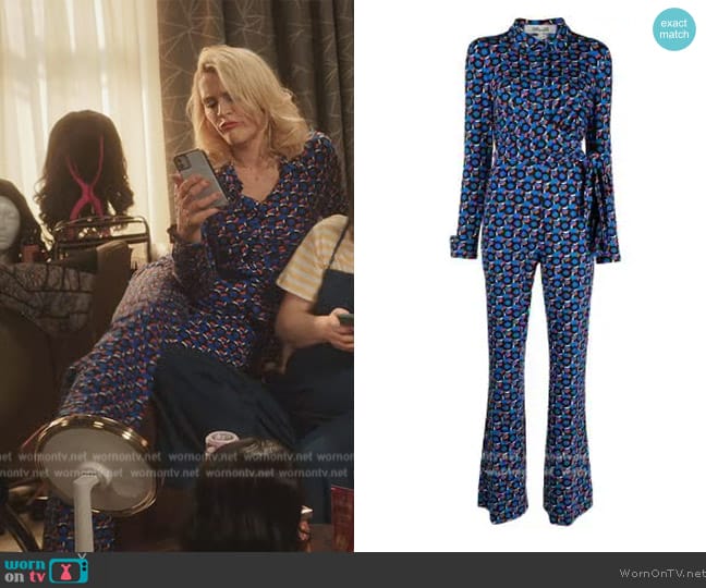 Diane von Furstenberg graphic-print wide-leg jumpsuit worn by Summer Dutkowsky (Busy Philipps) on Girls5eva