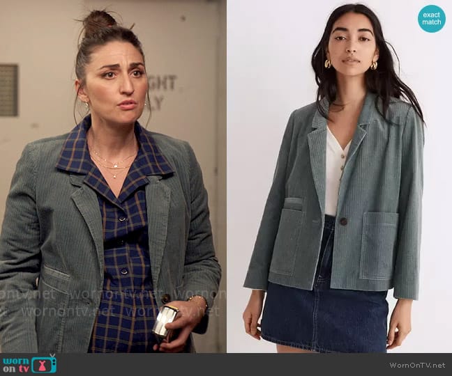 Madewell Corduroy Crop Dorset Blazer in Faded Shale worn by Dawn Solano (Sara Bareilles) on Girls5eva