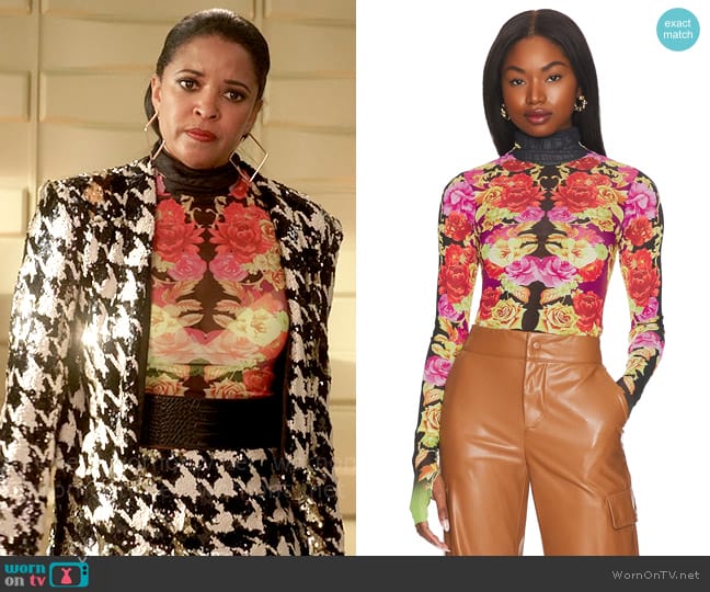 AFRM Zadie Top in Placement Noir Rose worn by Wickie Roy (Renée Elise Goldsberry) on Girls5eva