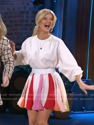 Arden Myrin's colorblock pleated dress on The Kelly Clarkson Show