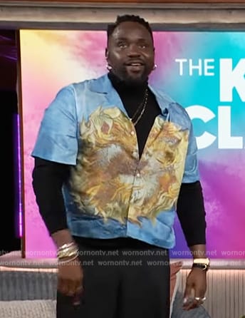 Brian Tyree’s blue printed shirt on The Kelly Clarkson Show