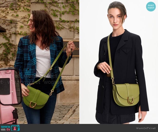 Charles & Keith Gabine Bag in Pistachio worn by Dawn Solano (Sara Bareilles) on Girls5eva