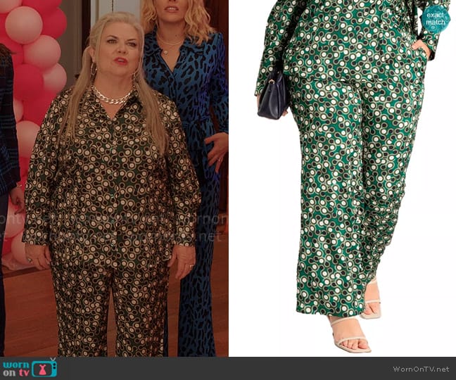 Eloquii Flared Leg Pant in Game Piece worn by Gloria McManus (Paula Pell) on Girls5eva