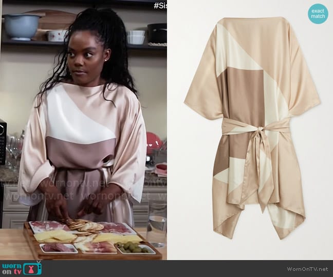 Envelope1976 Isle Belted Printed Silk-satin Kaftan In Neutrals worn by Sabrina Hollins (Novi Brown) on Tyler Perrys Sistas