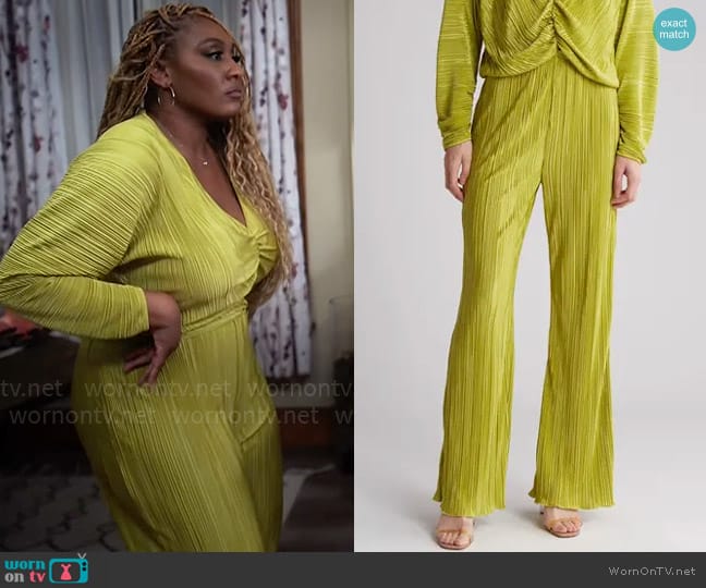 Good American Always Fits High Waist Plissé Pants in Chartreuse worn by Daniella King (Mignon) on Tyler Perrys Sistas