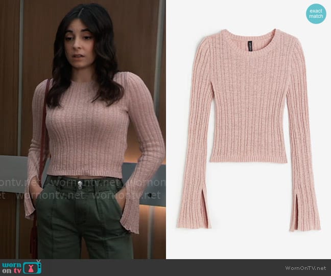 H&M Rib-knit Sweater in Dusky Pink worn by Molly Lansing-Davis (Kristen Vaganos) on General Hospital