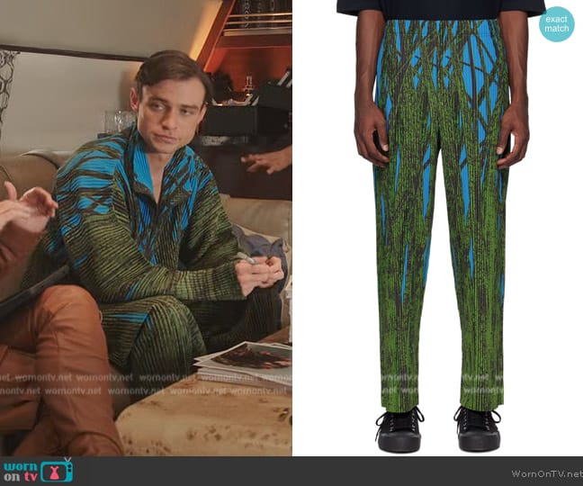 Homme Plisse Issey Miyake Green Grass Field Trousers worn by Thomas Doherty (Thomas Doherty) on Girls5eva