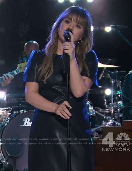 Kelly Clarkson's black leather dress on The Kelly Clarkson Show