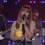 Kelly’s Nirvana graphic tee on The Kelly Clarkson Show