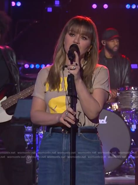 Kelly's Nirvana graphic tee on The Kelly Clarkson Show