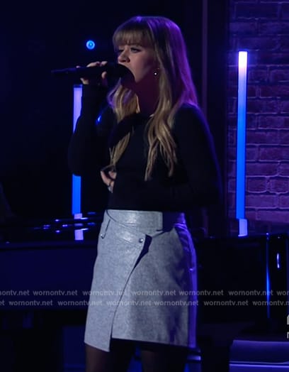 Kelly's printed mini wrap skirt on The Kelly Clarkson Show