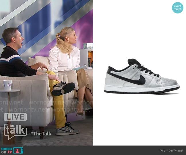 Nike Dunk Low in Cold Pizza worn by Chris Hardwick on The Talk