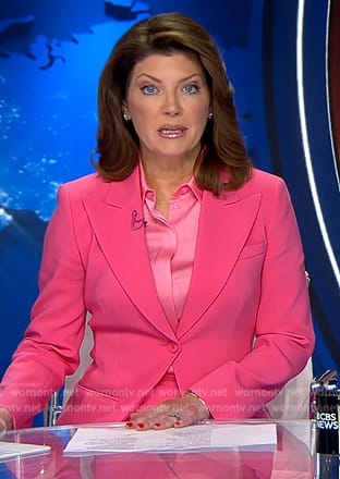 Norah’s pink blazer and skirt on CBS Evening News