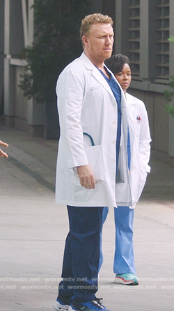 Owen Hunt's blue sneakers on Greys Anatomy