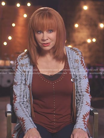 Reba's brown studded tee and print cardigan on The Voice