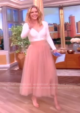 Sara’s beige tulle skirt on The View