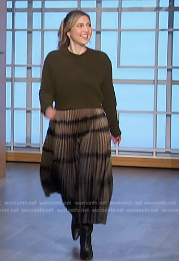 Taylor Tomlinson's ombre sweater dress on The Talk