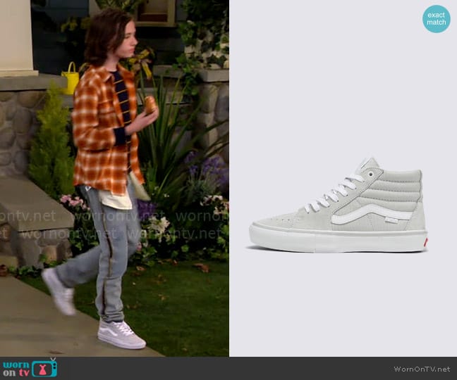 Vans Sk8-Hi Shoe in Light Grey / White worn by Grover Johnson (Hank Greenspan) on The Neighborhood