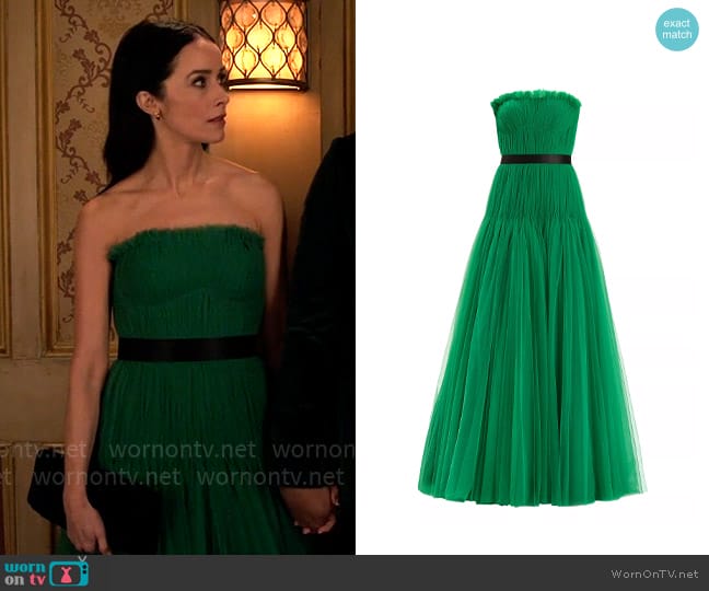 Julia’s strapless green gown on Extended Family