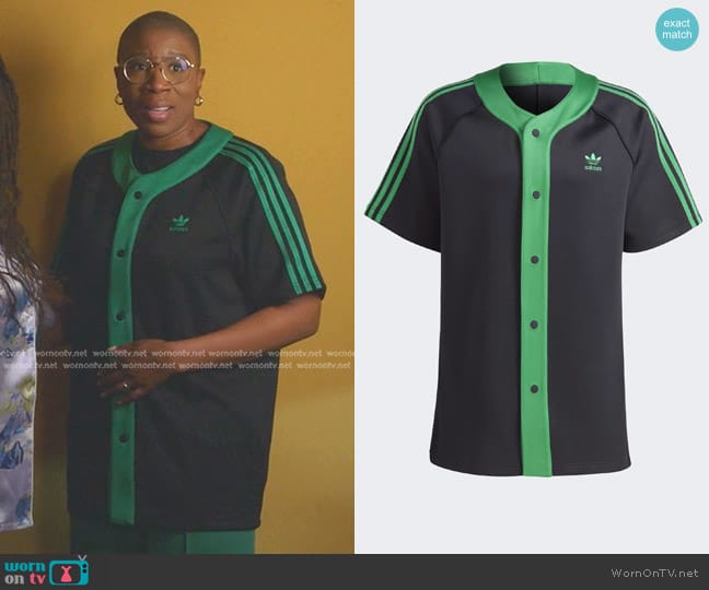 Adidas Short Sleeve Shirt - Gender Neutral worn by Henrietta Wilson (Aisha Hinds) on 9-1-1