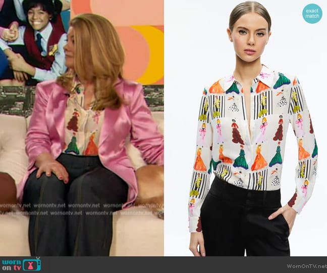 Alice + Olivia Willa Placket Top worn by Lisa Whelchel on The Drew Barrymore Show