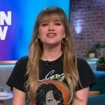 Kelly’s John Cougar graphic tee on The Kelly Clarkson Show