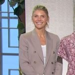 Amanda’s taupe suit on The Talk