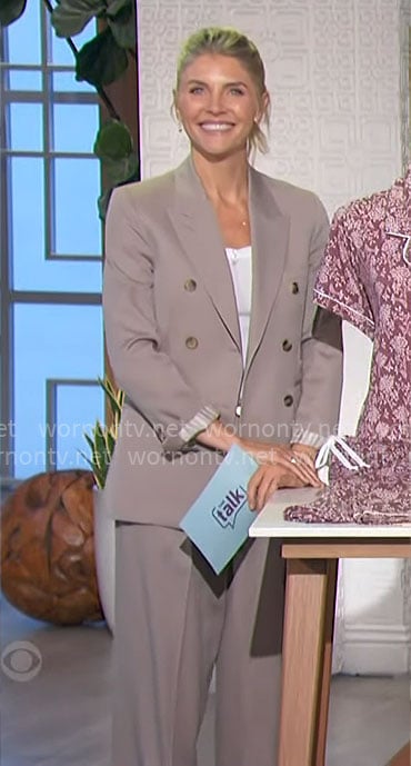 Amanda's taupe suit on The Talk