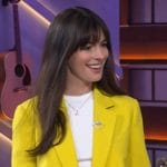 Anne Hathaway's yellow double breasted blazer on The Kelly Clarkson Show
