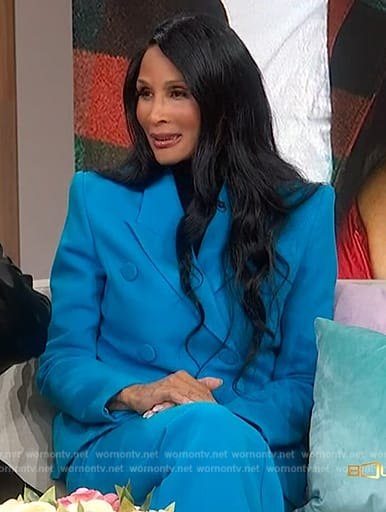 Beverly Johnson’s blue double breasted suit on Sherri