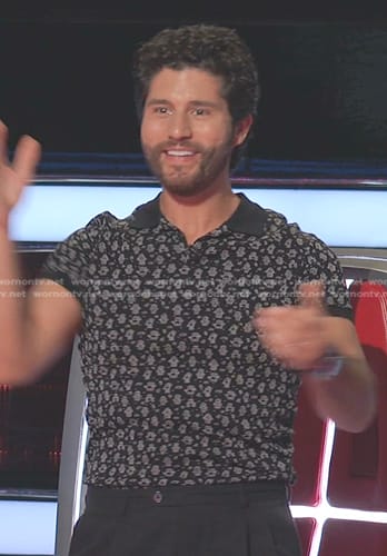 Dan Smyers's black print polo shirt on The Voice