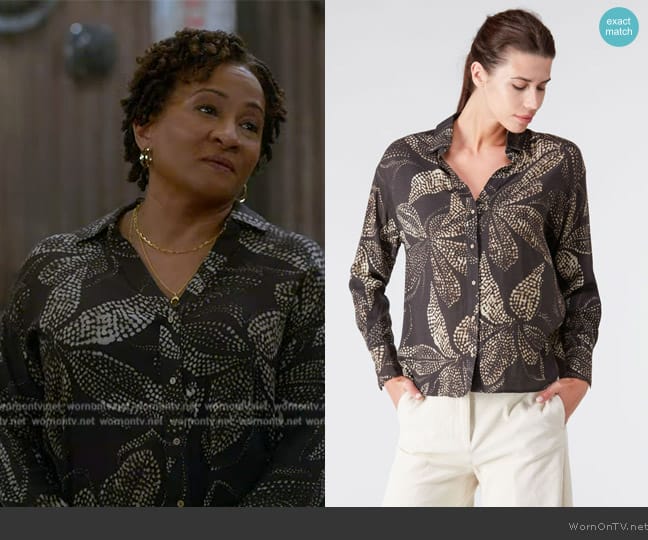 Diega Multicolored Cirilla Shirt worn by Lucretia Turner (Wanda Sykes) on The Upshaws