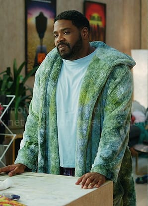 Howard's green tie dye plush robe on Loot