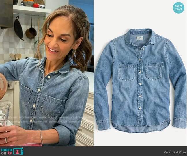 J. Crew Everyday chambray shirt worn by Joy Bauer on Today