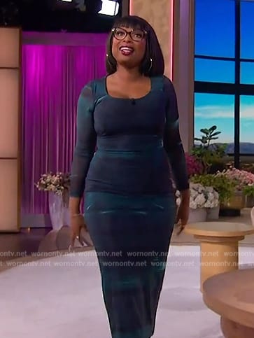 Jennifer's green tie dye scoop neck dress on The Jennifer Hudson Show