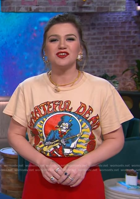 Kelly's Grateful Dead graphic tee on The Kelly Clarkson Show